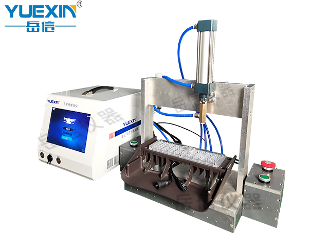 不可忽視的汽車車尾燈氣密性檢測——?dú)饷苄詸z測設(shè)備的大作用